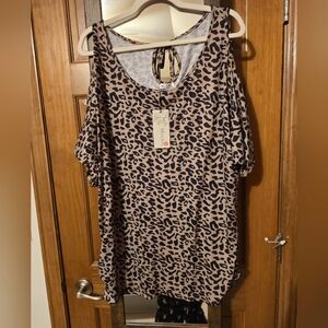 New with tag,  2XL cold shoulder, Leppard print with key hole tie back